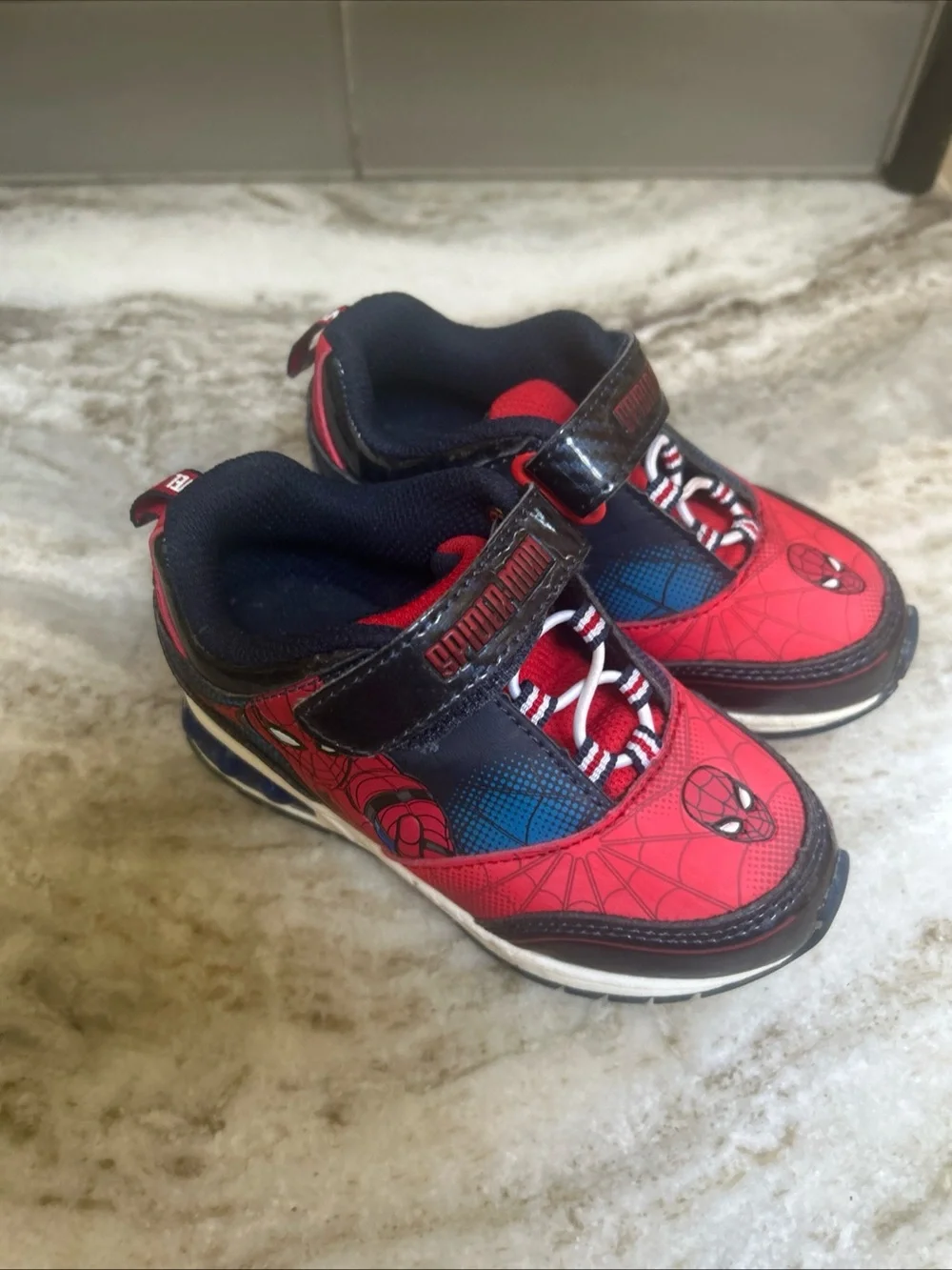 Marvel SpiderMan Toddler Boys Light-up Athletic Shoe Sneakers Size: Kids  8